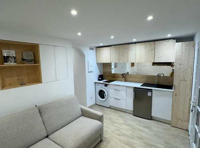 Moderne Santa Giulia * פורטו-וישיו